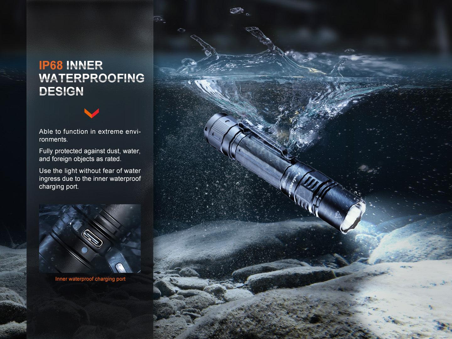 Wasserdichte IP68 Taschenlampe mit innerem Waterproof-Ladeanschluss unter Wasser