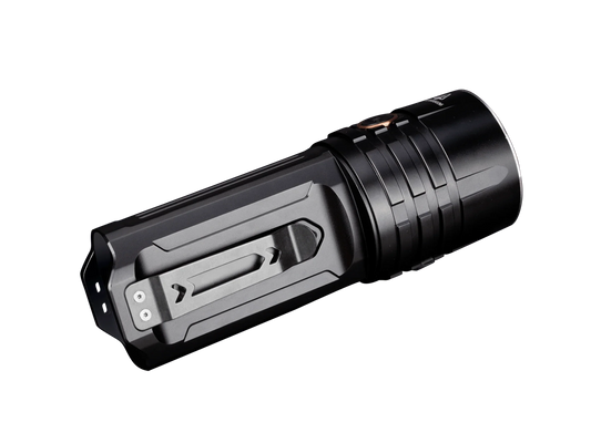 Schwarze LED-Taschenlampe mit robustem Design und Klemme für Outdoor-Nutzung
