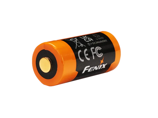 Fenix 18650 Akku mit orangefarbener Hülle und CE-FC-Zertifizierung