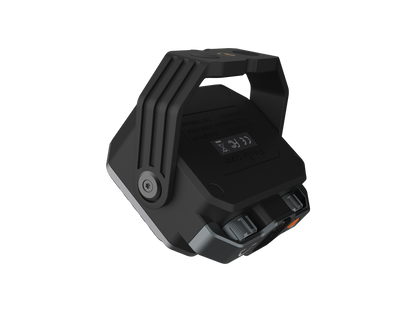 Schwarzes robustes elektronisches Gerät mit Griff und Anschlussports auf schwarzem Hintergrund