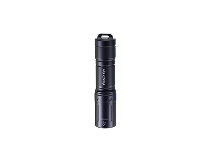 Schwarze LED-Taschenlampe FENIX E01 V2.0, kompakt, robust, Produktfoto auf weißem Hintergrund
