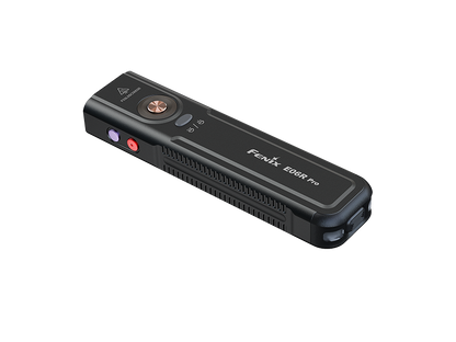 Schwarze LED-Taschenlampe E06R Pro mit Bedientasten und seitlichen Symbolen, freigestellt
