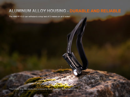 Robuste Stirnlampe mit Aluminiumgehäuse, Outdoor-Einsatz auf Felsen, langlebig