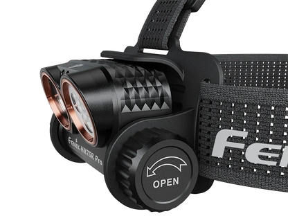 Nahaufnahme der Fenix HM75R Pro Profi Stirnlampe mit Doppel-LED-System und Kopfband